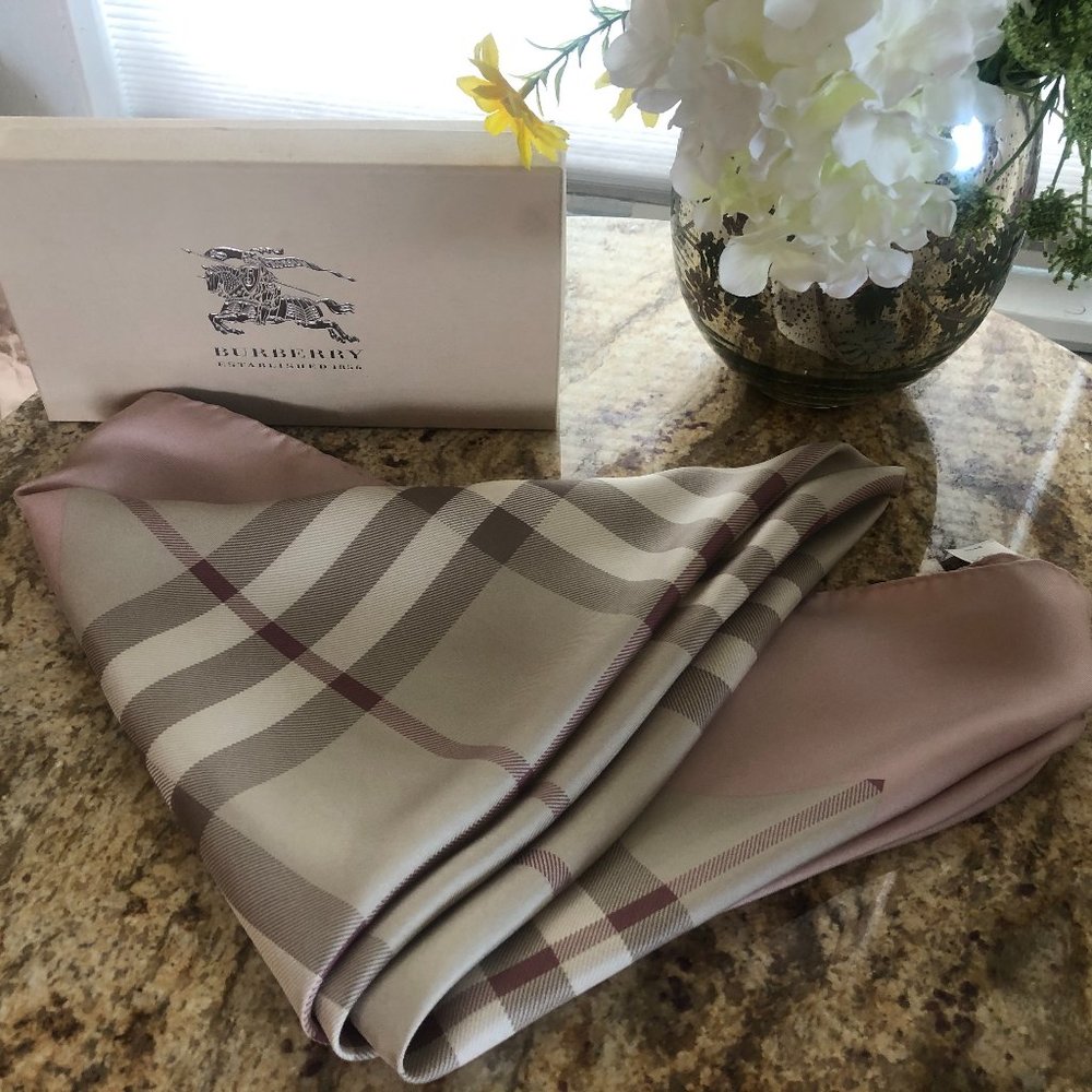 NWTS Vintage Burberry Horseferry Pale Rosewood Check Silk Scarf  34” Square - Picture 2 of 12